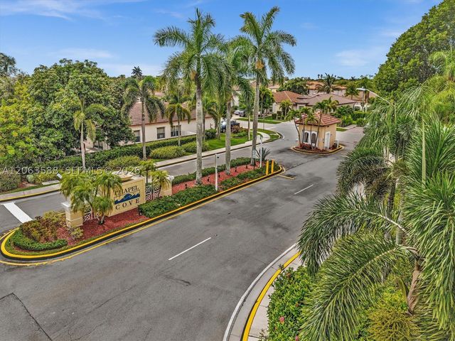 1385 NW 192nd Ter, Pembroke Pines, FL 33029