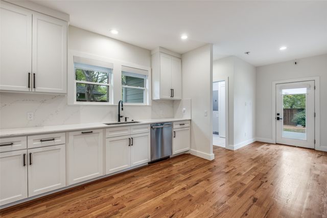 734 N Montclair Avenue, Dallas, TX 75208