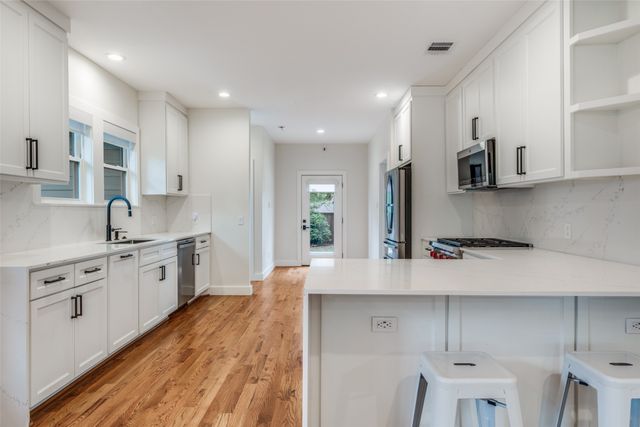 734 N Montclair Avenue, Dallas, TX 75208