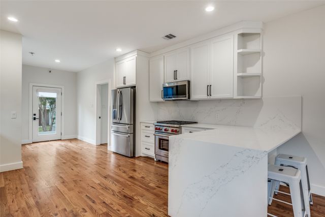734 N Montclair Avenue, Dallas, TX 75208