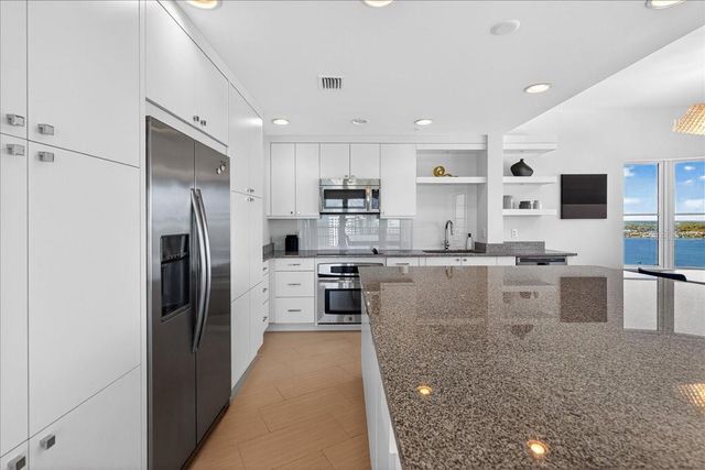 2 OCEANS WEST BOULEVARD 2006, Daytona Beach, FL 32118