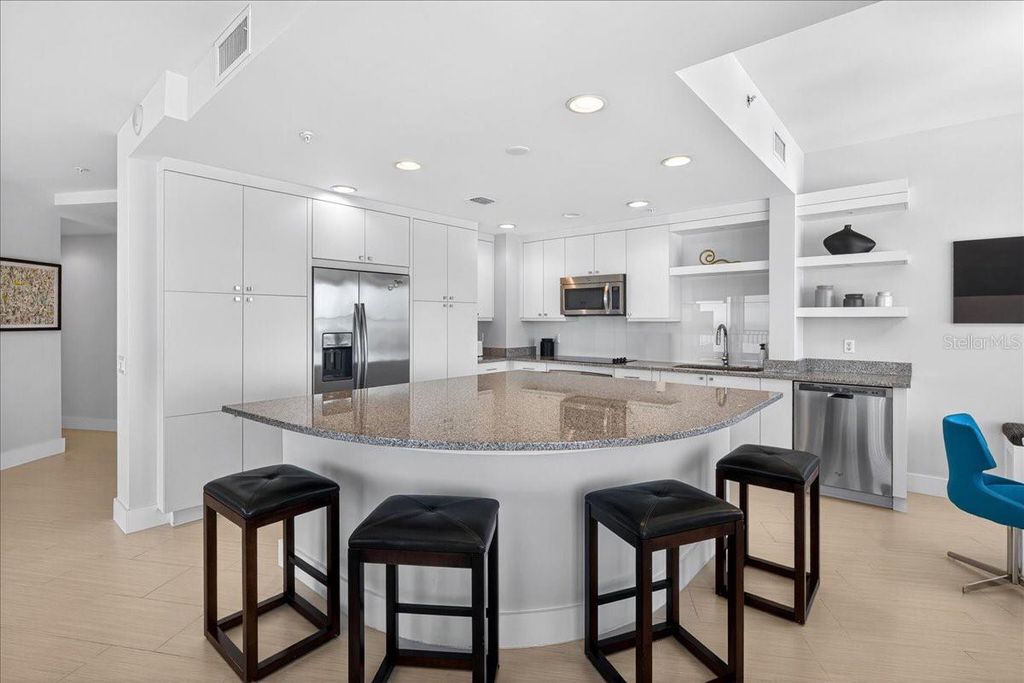 Image 11 of property listing at 2 OCEANS WEST BOULEVARD 2006, Daytona Beach, FL 32118