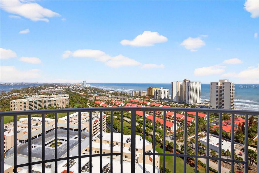 Image 16 of property listing at 2 OCEANS WEST BOULEVARD 2006, Daytona Beach, FL 32118