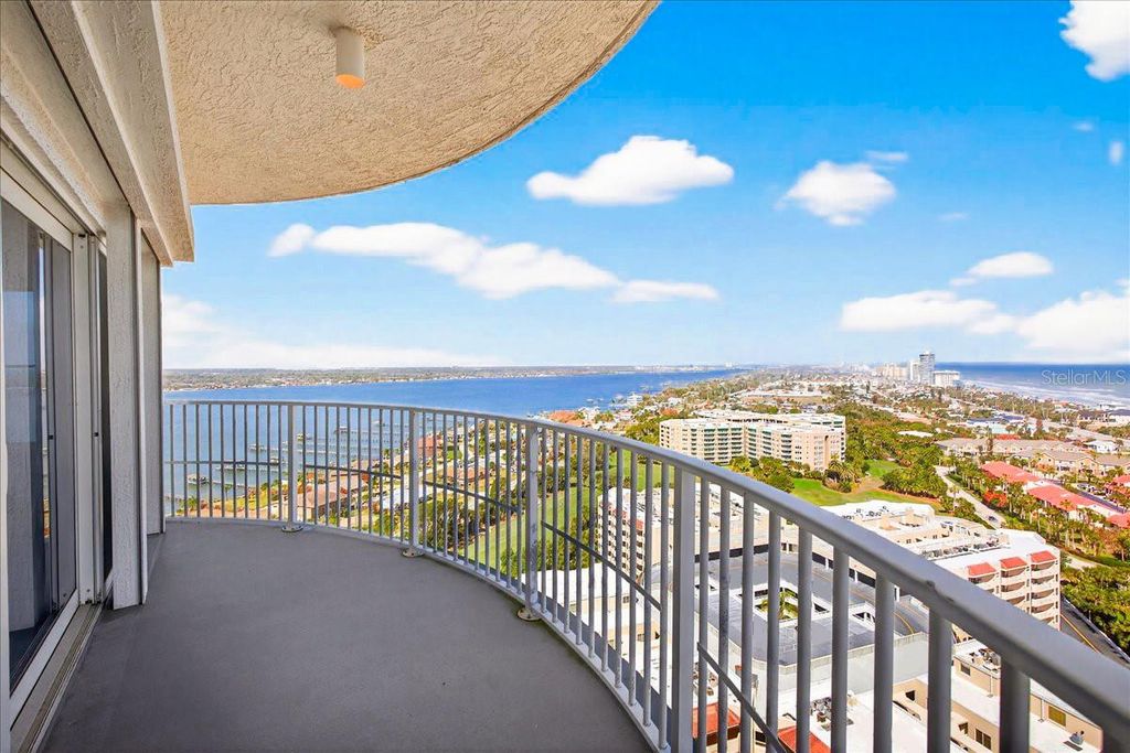 Image 18 of property listing at 2 OCEANS WEST BOULEVARD 2006, Daytona Beach, FL 32118