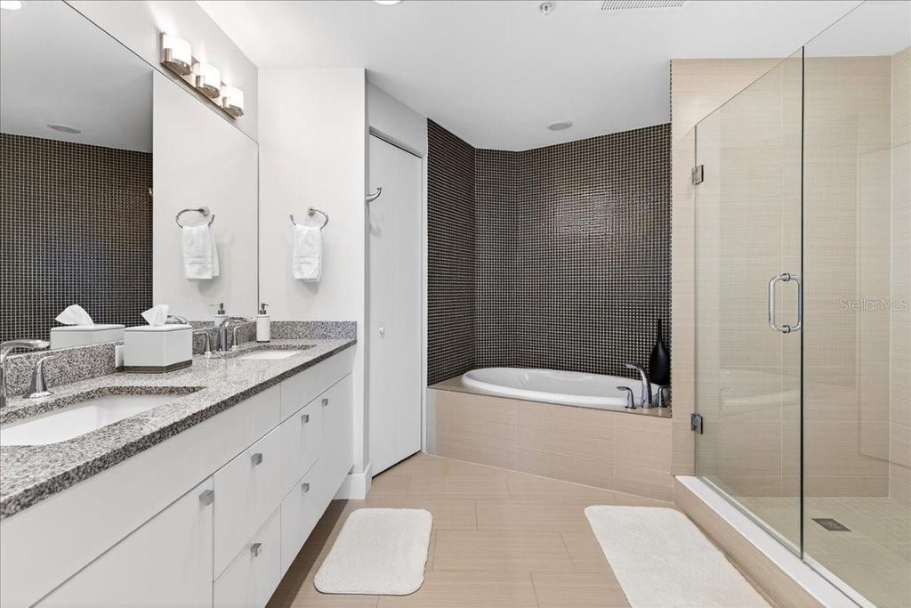 Image 28 of property listing at 2 OCEANS WEST BOULEVARD 2006, Daytona Beach, FL 32118