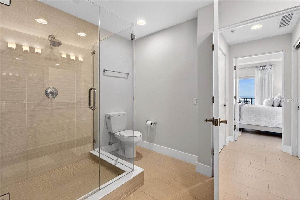 Image 29 of property listing at 2 OCEANS WEST BOULEVARD 2006, Daytona Beach, FL 32118