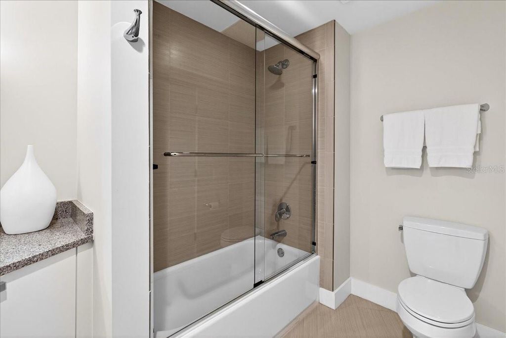 Image 34 of property listing at 2 OCEANS WEST BOULEVARD 2006, Daytona Beach, FL 32118