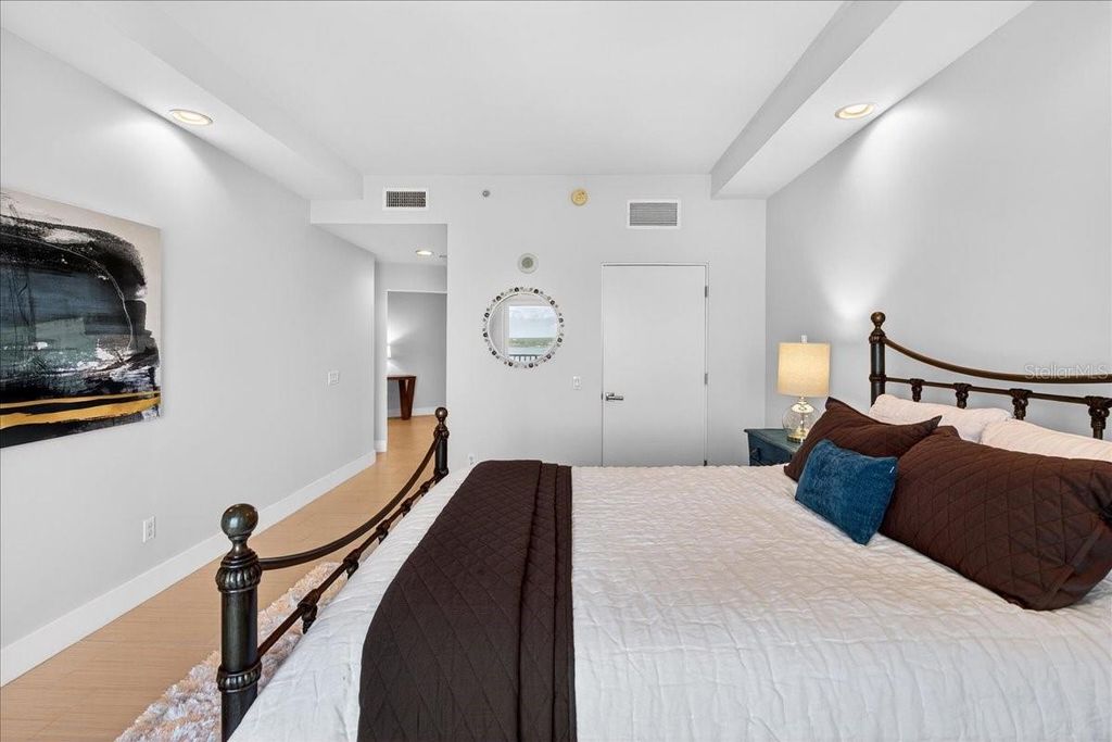 Image 37 of property listing at 2 OCEANS WEST BOULEVARD 2006, Daytona Beach, FL 32118