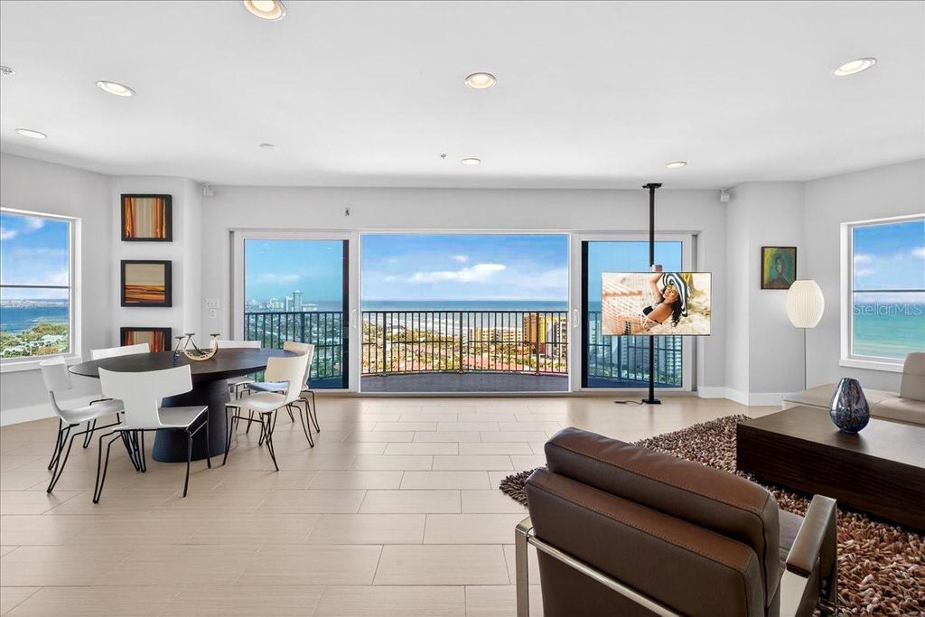 Image 7 of property listing at 2 OCEANS WEST BOULEVARD 2006, Daytona Beach, FL 32118