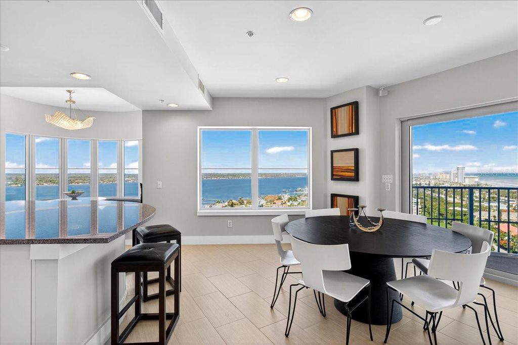 Image 9 of property listing at 2 OCEANS WEST BOULEVARD 2006, Daytona Beach, FL 32118