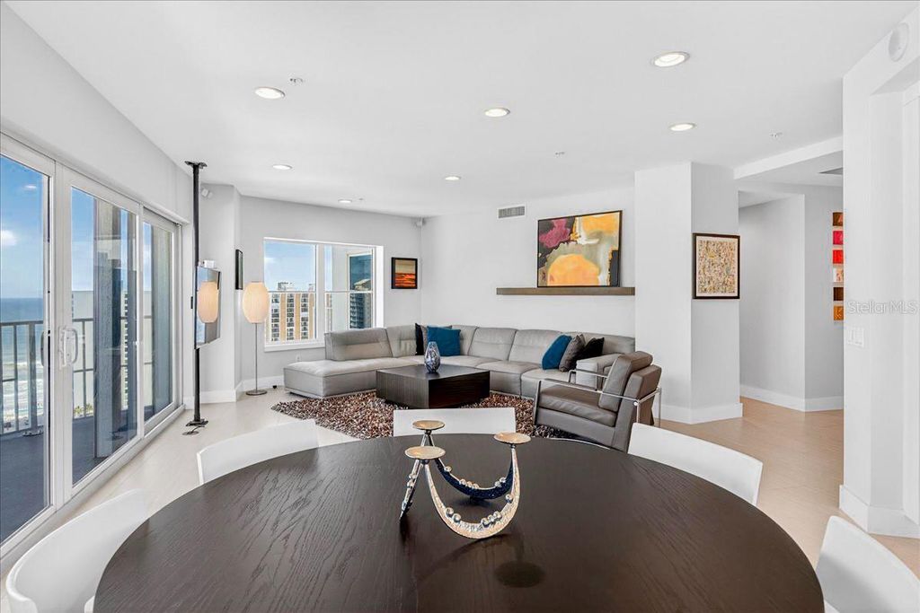 Image 10 of property listing at 2 OCEANS WEST BOULEVARD 2006, Daytona Beach, FL 32118