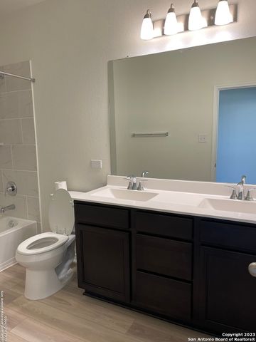 239 W Granite Shores, Boerne, TX 78006