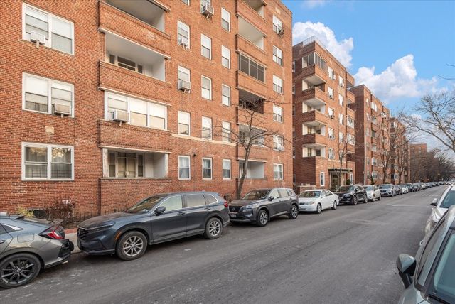 3441 85th St Apt 4D, New York City, NY 11372