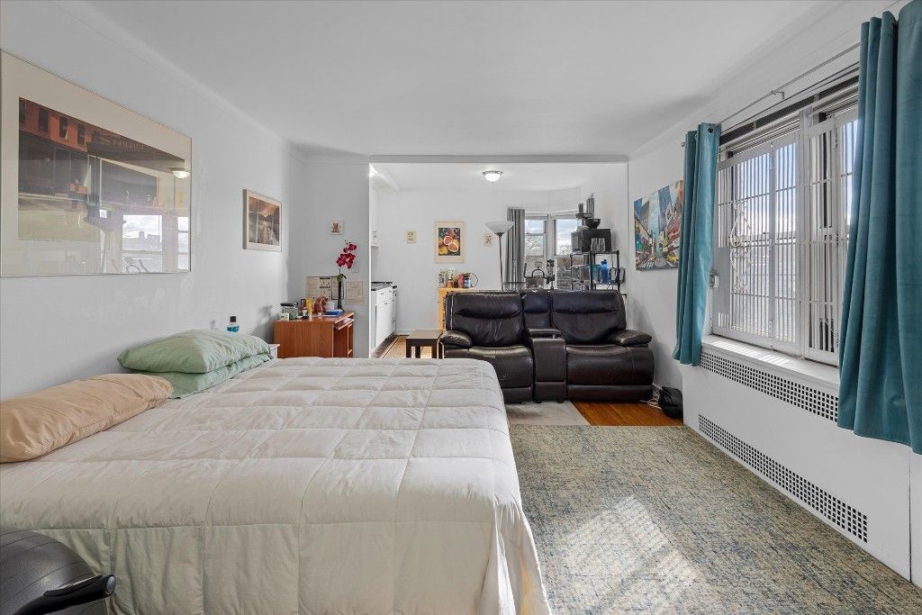 3441 85th St Apt 4D, New York City, NY 11372