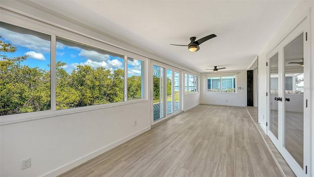 909 SPANISH DRIVE N, Longboat Key, FL 34228