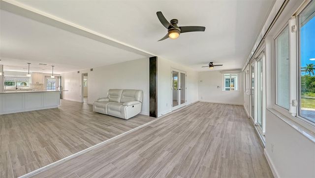 909 SPANISH DRIVE N, Longboat Key, FL 34228