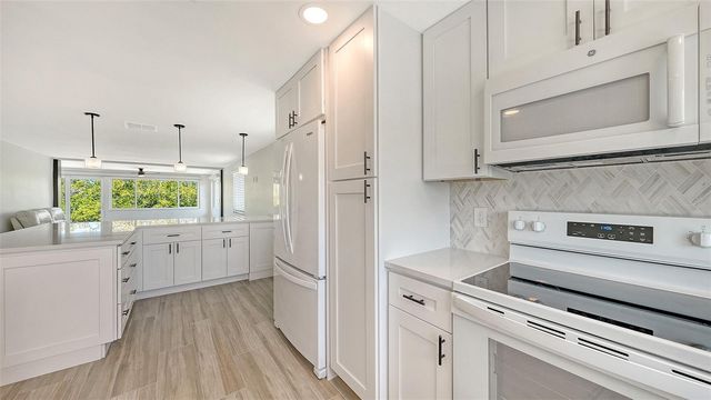 909 SPANISH DRIVE N, Longboat Key, FL 34228