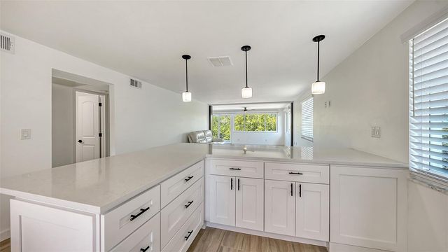 909 SPANISH DRIVE N, Longboat Key, FL 34228