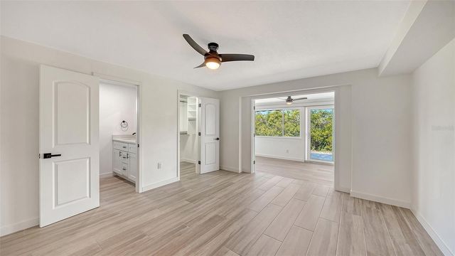 909 SPANISH DRIVE N, Longboat Key, FL 34228