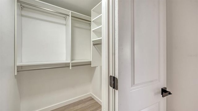 909 SPANISH DRIVE N, Longboat Key, FL 34228