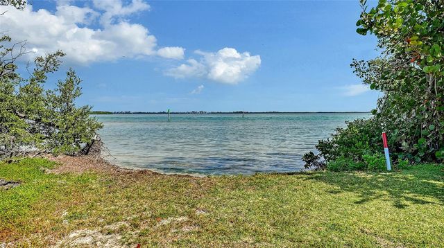 909 SPANISH DRIVE N, Longboat Key, FL 34228