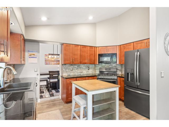 182 Se ANDERSON Ln, Gresham, OR 97080