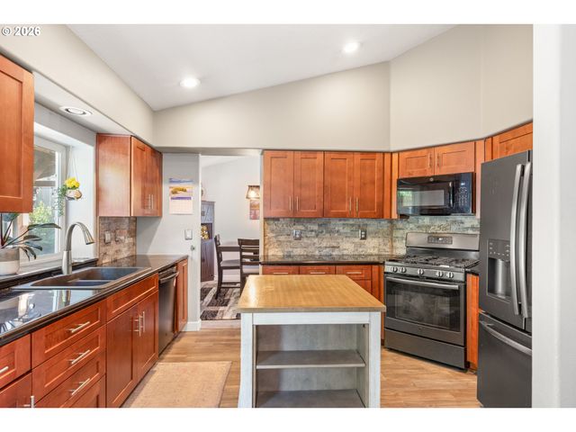 182 Se ANDERSON Ln, Gresham, OR 97080