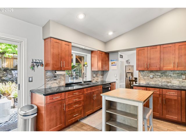 182 Se ANDERSON Ln, Gresham, OR 97080