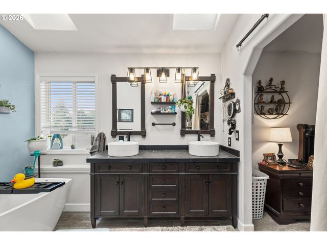 182 Se ANDERSON Ln, Gresham, OR 97080