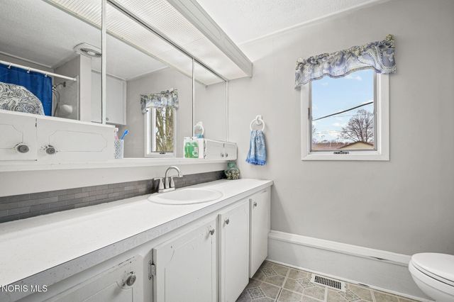 1005 W College Avenue, Woodville, OH 43469