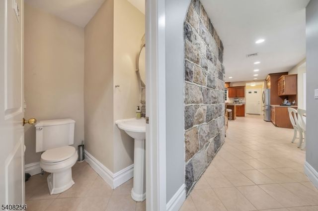 56 Magnolia Ave, Tenafly Boro, NJ 07670