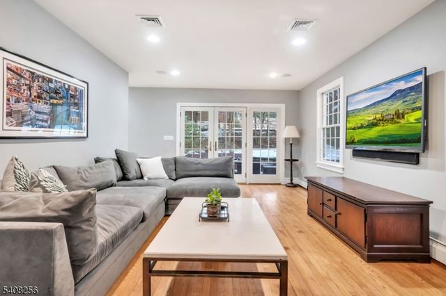 56 Magnolia Ave, Tenafly Boro, NJ 07670