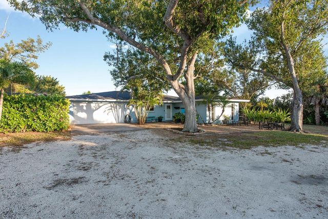 300 E BAY HEIGHTS AVENUE, Englewood, FL 34223