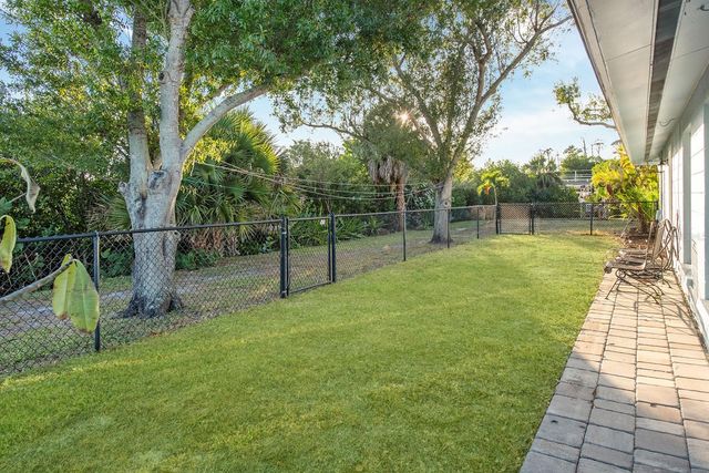 300 E BAY HEIGHTS AVENUE, Englewood, FL 34223