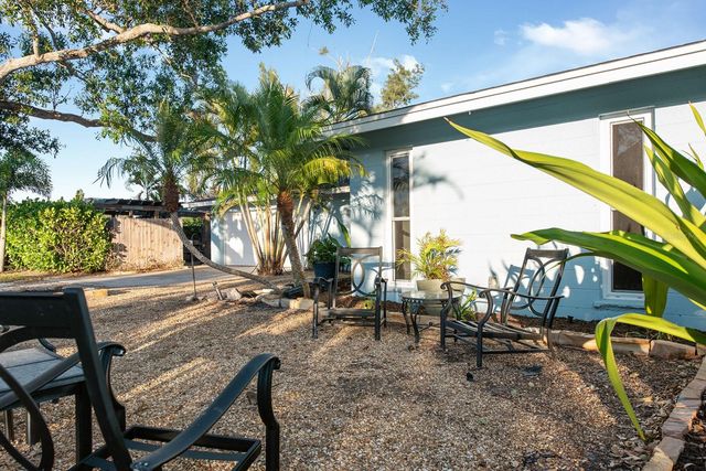 300 E BAY HEIGHTS AVENUE, Englewood, FL 34223