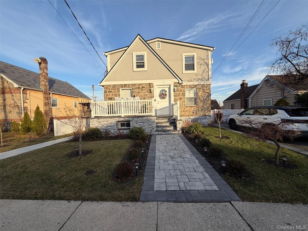 6 Marwood Road S, Port Washington, NY 11050