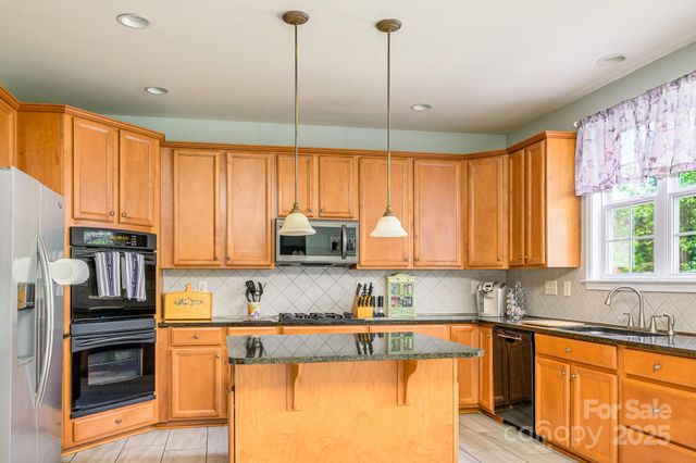 7737 Pleasant Valley Drive, Harrisburg, NC 28075