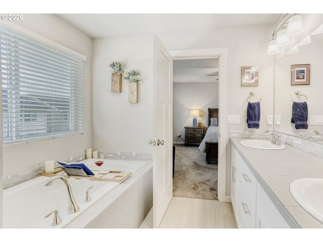 1658 36TH Pl, Forest Grove, OR 97116