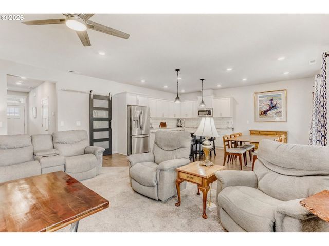 1658 36TH Pl, Forest Grove, OR 97116