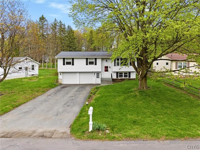 303 Crestwood Drive, Camillus, NY 13031