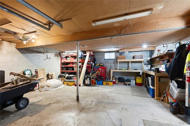 303 Crestwood Drive, Camillus, NY 13031