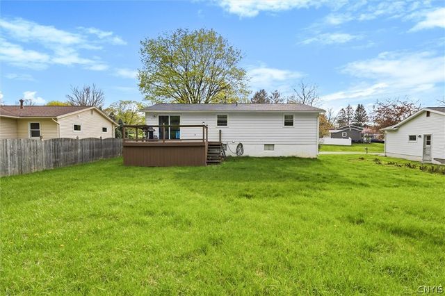 303 Crestwood Drive, Camillus, NY 13031