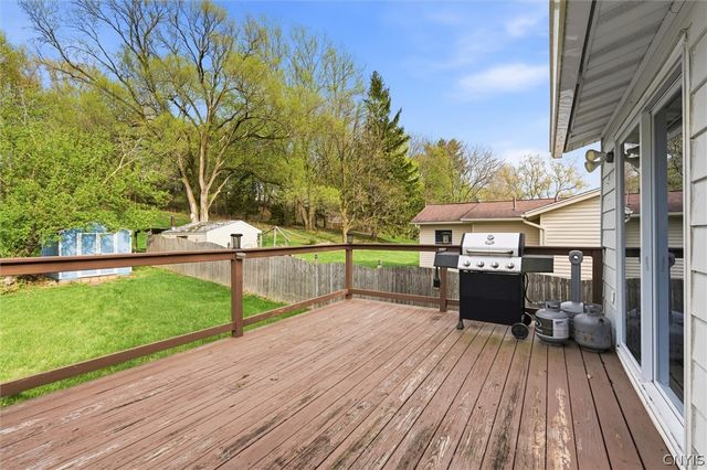 303 Crestwood Drive, Camillus, NY 13031