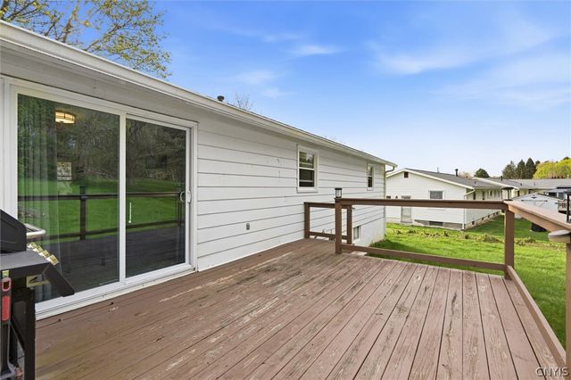 303 Crestwood Drive, Camillus, NY 13031