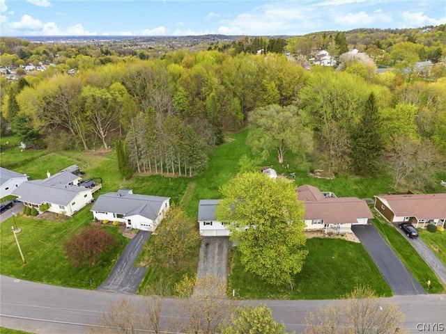 303 Crestwood Drive, Camillus, NY 13031