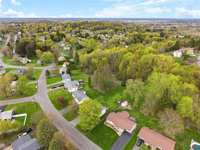303 Crestwood Drive, Camillus, NY 13031