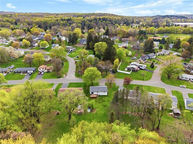 303 Crestwood Drive, Camillus, NY 13031