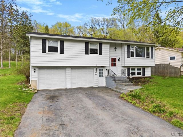 303 Crestwood Drive, Camillus, NY 13031
