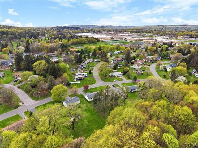 303 Crestwood Drive, Camillus, NY 13031