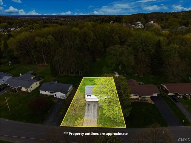 303 Crestwood Drive, Camillus, NY 13031
